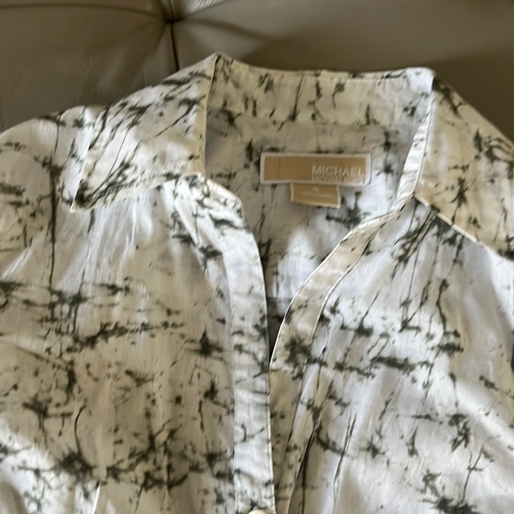 MK button up
